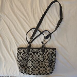 Authentic 2010 Coach Signature Style F16561 Medium Purse